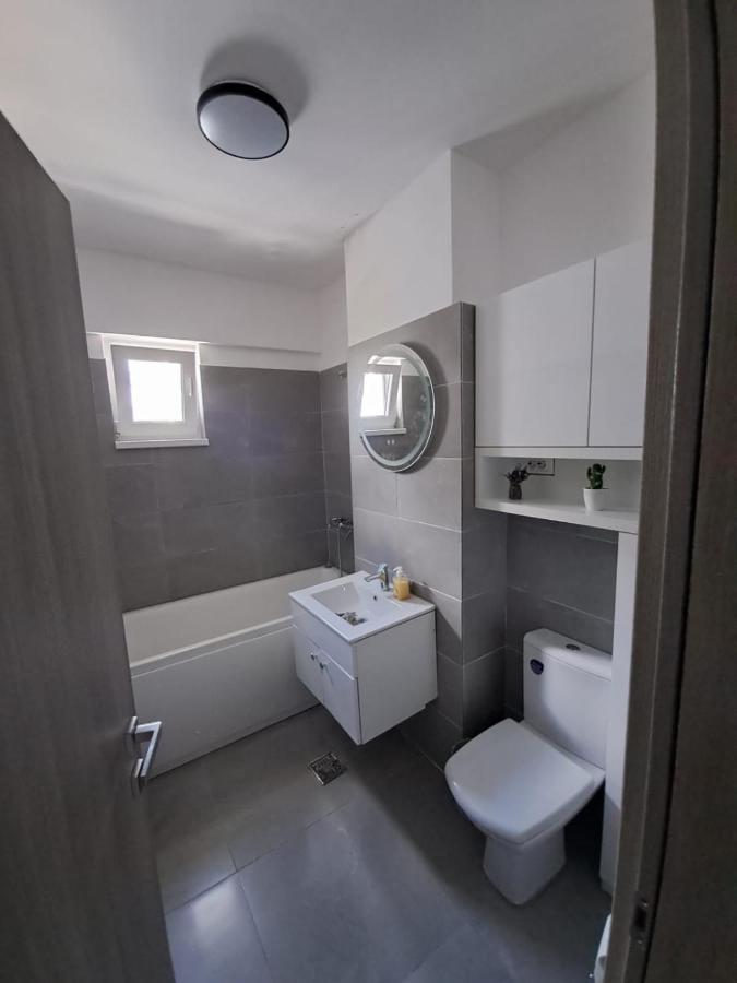 Happy Rental Apartments 2 Craiova Esterno foto